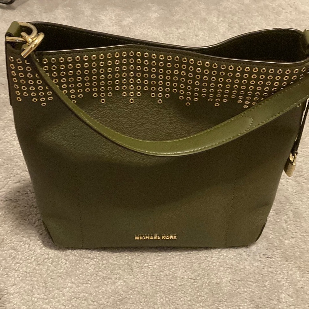Michael Kors olive green Hayes bucket purse.